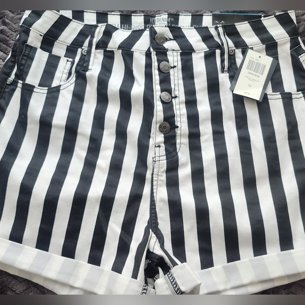 Stripped denim shorts
